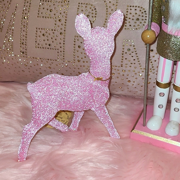 Pink deer - Picture 4 of 5